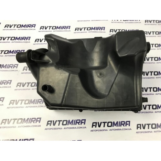 Корпус повітряного фільтра Opel Astra H 1.9 СDTI 2004-2010 4613885936